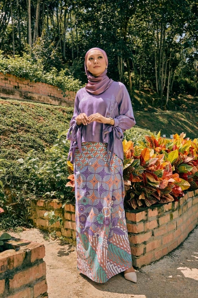 Dheara Kurung Batik in Midnight Purple